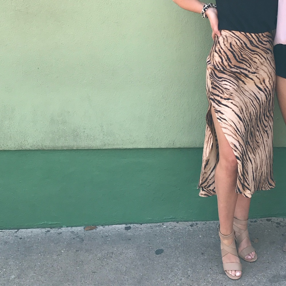 TIGER PRINT MIDI SKIRT